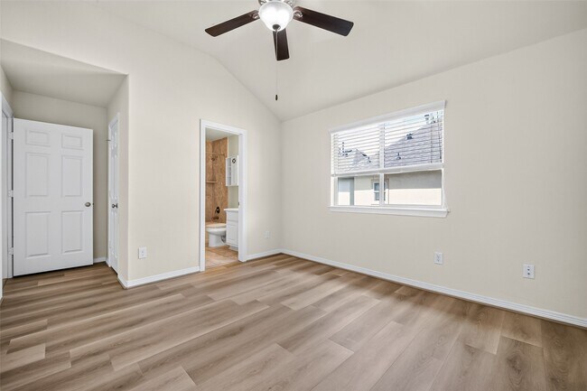 Building Photo - 2707 Shadybrook Meadow Dr