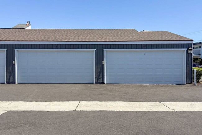 Building Photo - End-Unit Townhouse in Prime Newport Beach ...