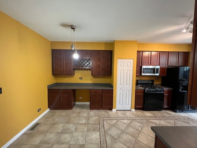 Building Photo - 6924 Clearwater Dr