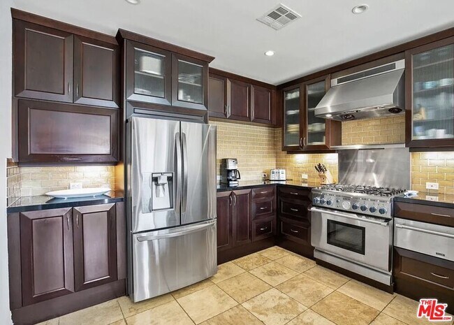 Building Photo - 6471 Zuma View Pl