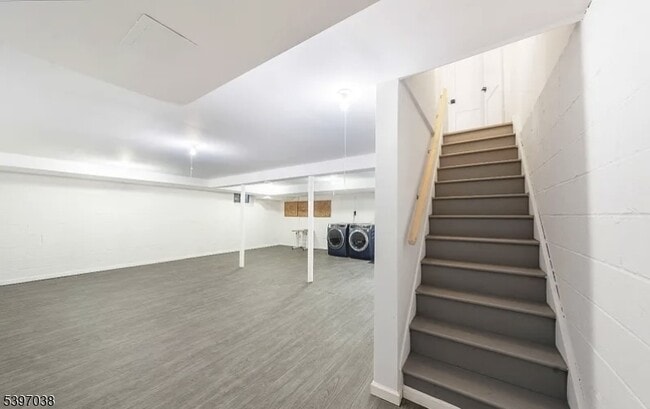 Building Photo - 85 Troy Dr