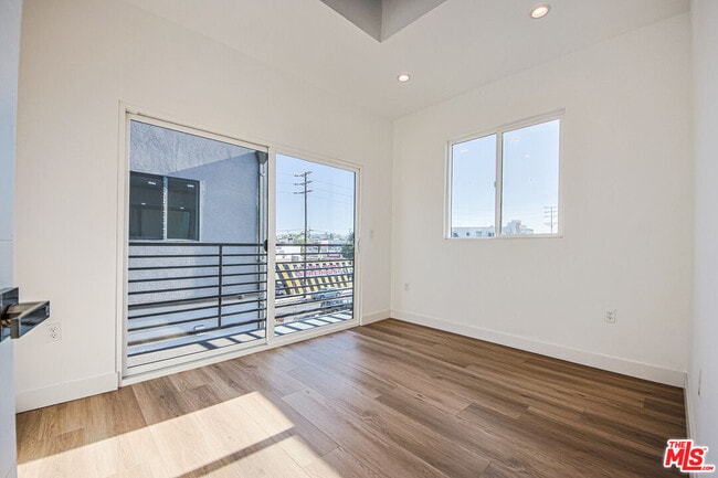 Building Photo - 11443 Hatteras St