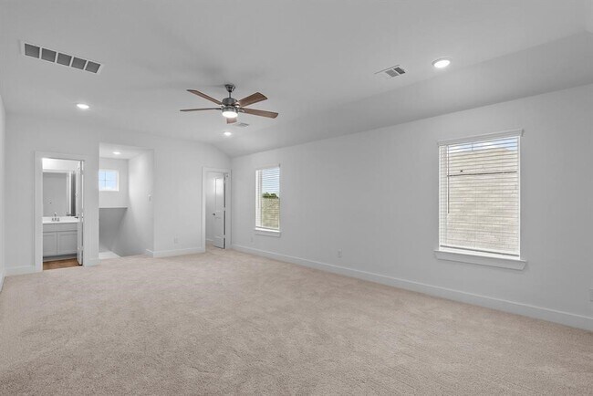 Building Photo - 31915 Splendor Dr