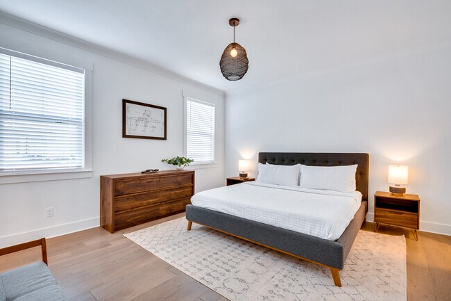 Building Photo - 1017 E 14th St