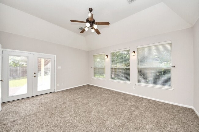 Building Photo - 4422 Roundtree Ln