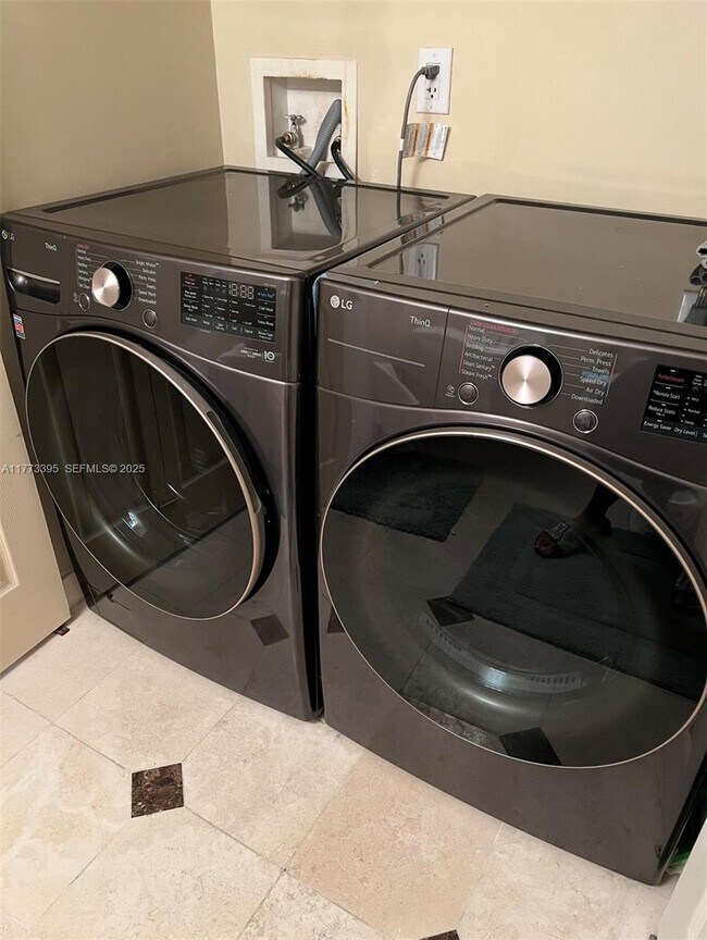 Building Photo - 17555 Collins Ave