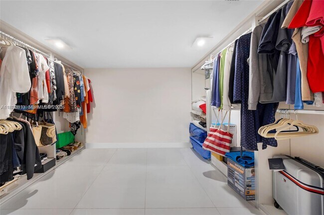 Building Photo - 400 Sunny Isles Blvd