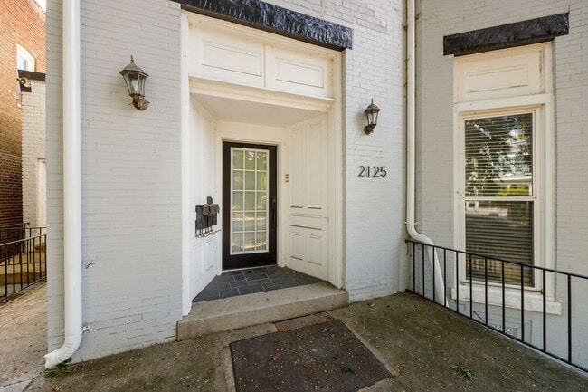 Building Photo - 2125 Grove Ave