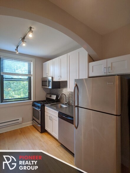 Primary Photo - 2315 N Rockwell St