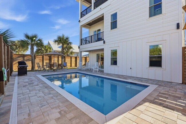 Building Photo - 14300 Millcole Ave