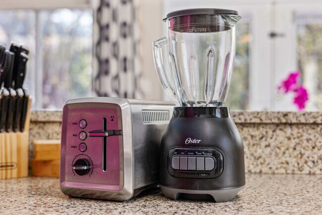 Building Photo - 414 28th Ave N