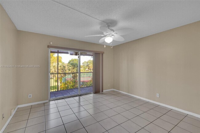 Building Photo - 1100 NW 87th Ave