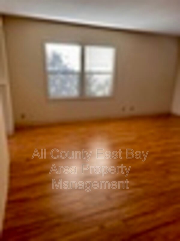 Building Photo - 724 Johnson St