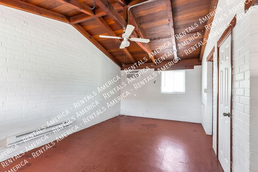 Building Photo - 947 N Alvernon Way