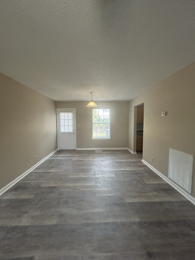 Building Photo - 2070 Carneal Ln