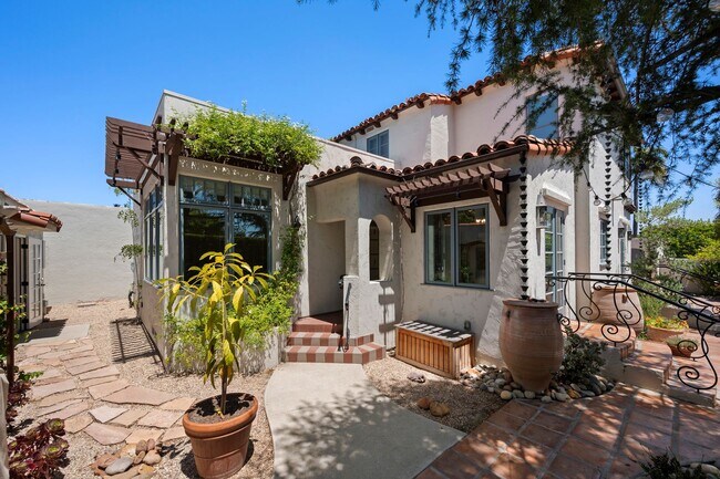Building Photo - Kensington Exceptional Location 4Bed 3.5 Bath Private Gated Spanish Estate like property
