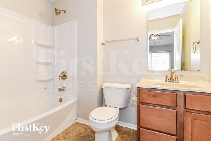 Building Photo - 725 Woodway Ln