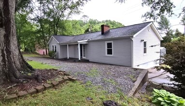 Building Photo - 332 N Fishtrap Rd
