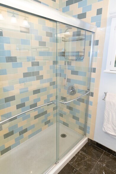 Second Floor Bathroom - 83 Whitetail Dr