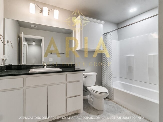 Building Photo - West Norman Urban Contemporary 3 Bed/2.5 Bath West Main Lofts Townhome Available Now!