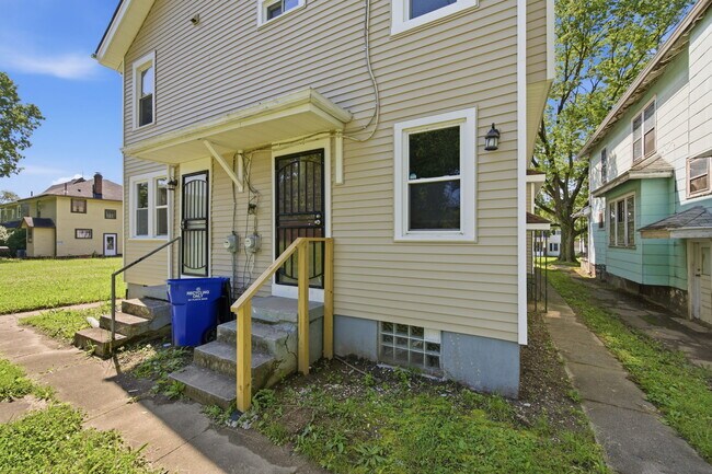Building Photo - 1119 Superior Ave