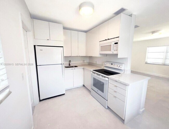 Building Photo - 545 NE 64th St