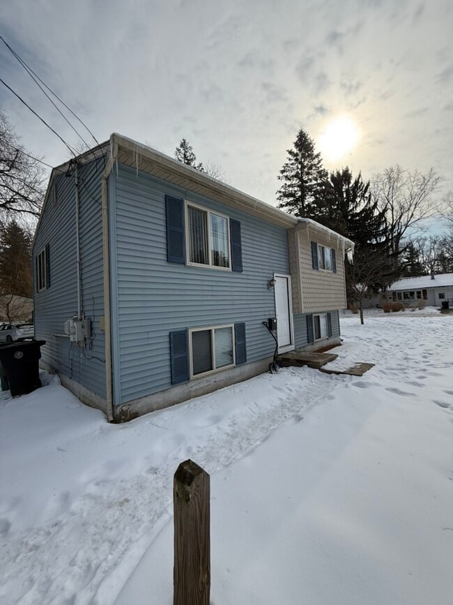 Building Photo - 1250 Lilac Ave