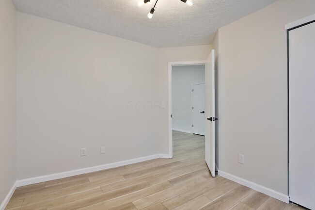 Building Photo - 989 Lavender Ln