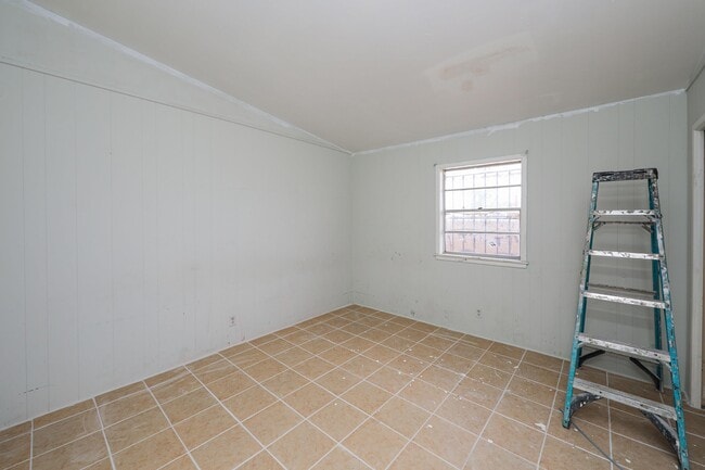 Building Photo - 2718 E Price St