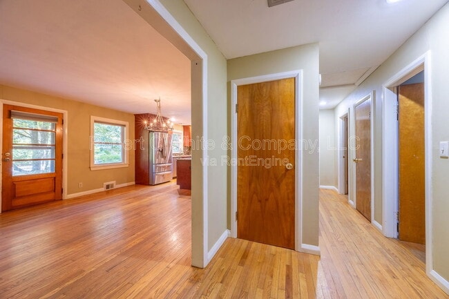 Building Photo - 451 Birch Mountain Rd