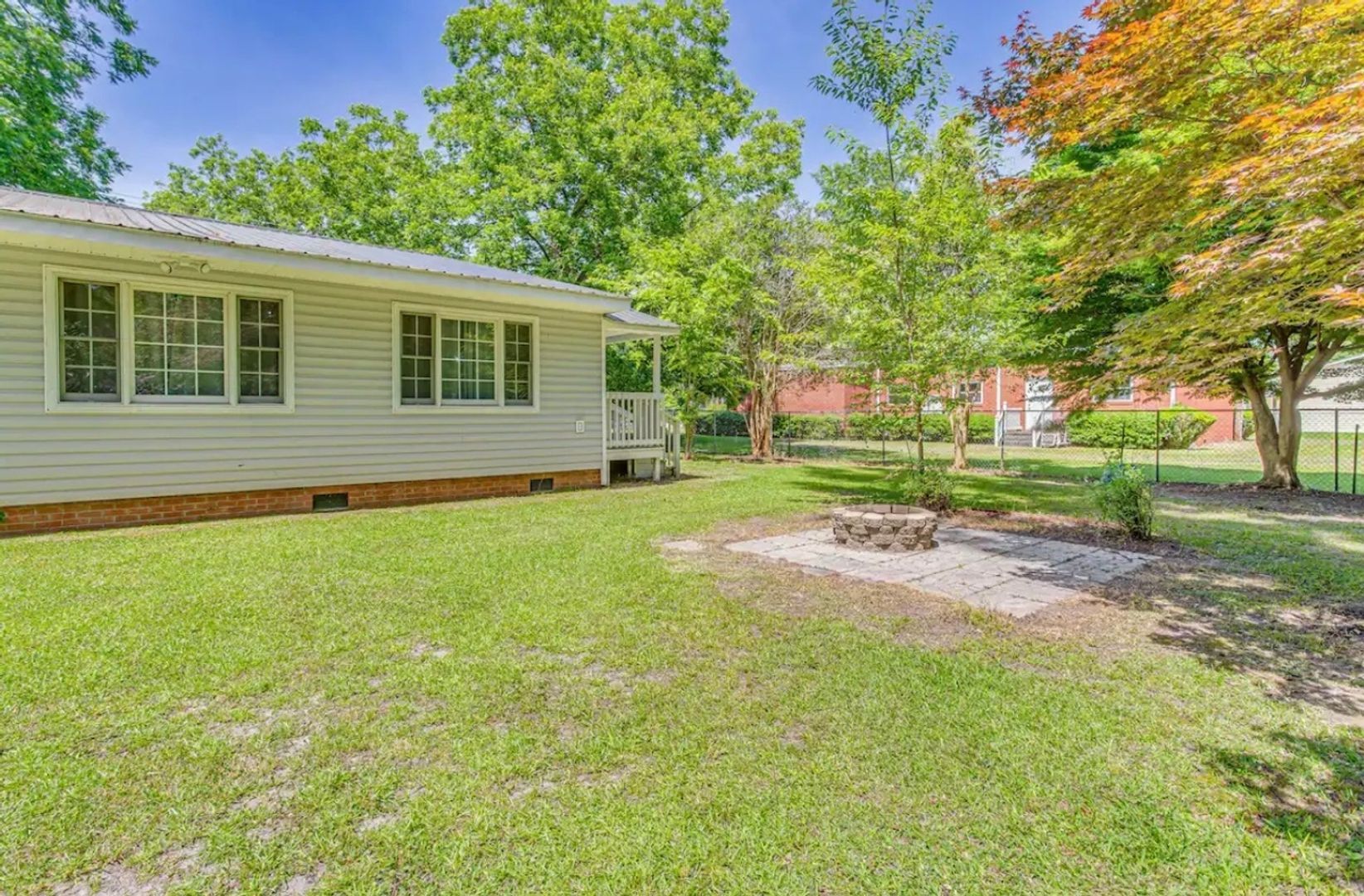 Building Photo - 208 E Columbus St