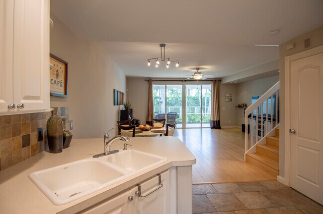Building Photo - 504 Capistrano Dr
