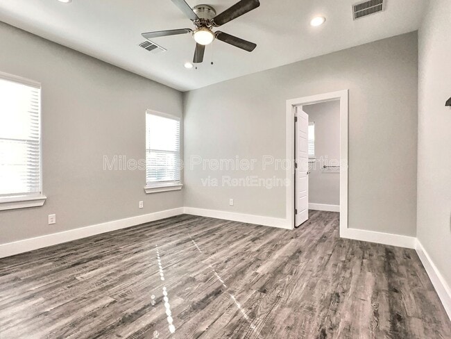 Building Photo - 1036 Ray Dr