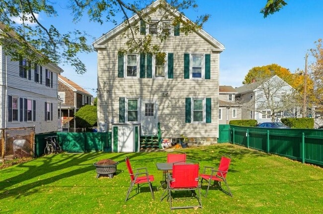 Building Photo - 19 Dixon St