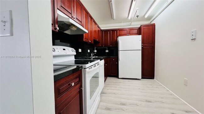 Building Photo - 20515 E Country Club Dr