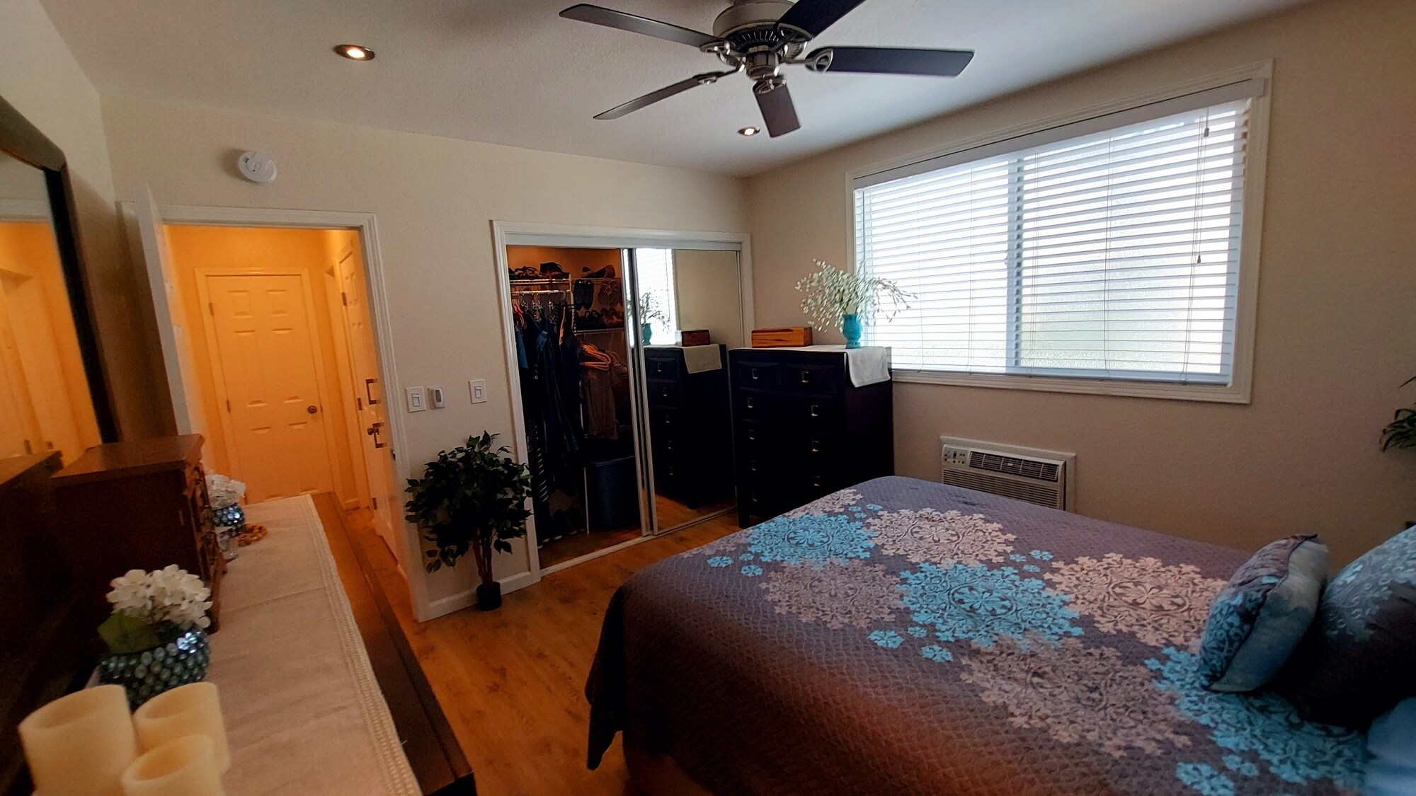 Building Photo - 3565 N E St