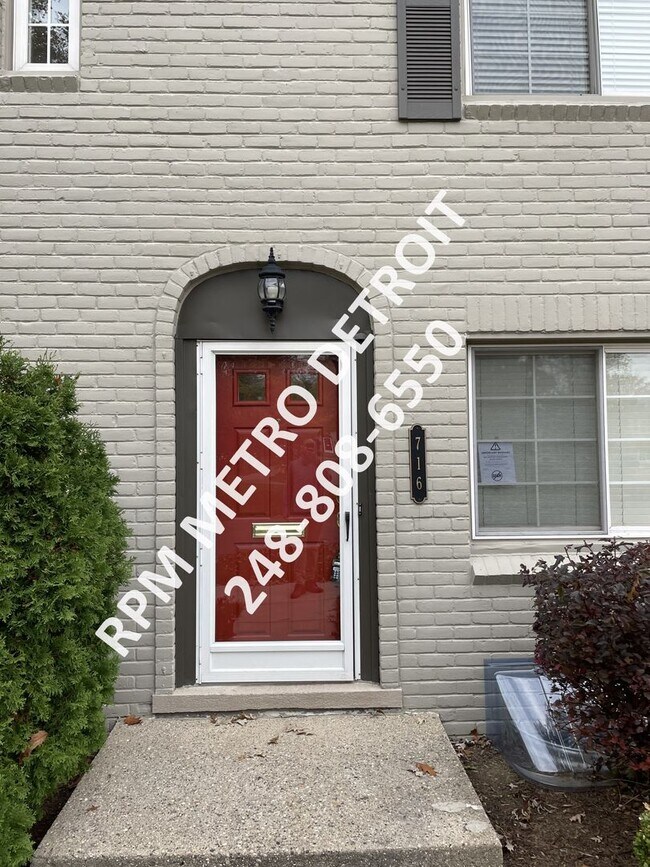 Building Photo - Charming Townhome in Birmingham