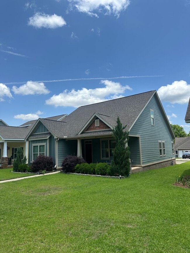 Building Photo - Beautiful 3 BR 2.5 Bath home with bonus room
