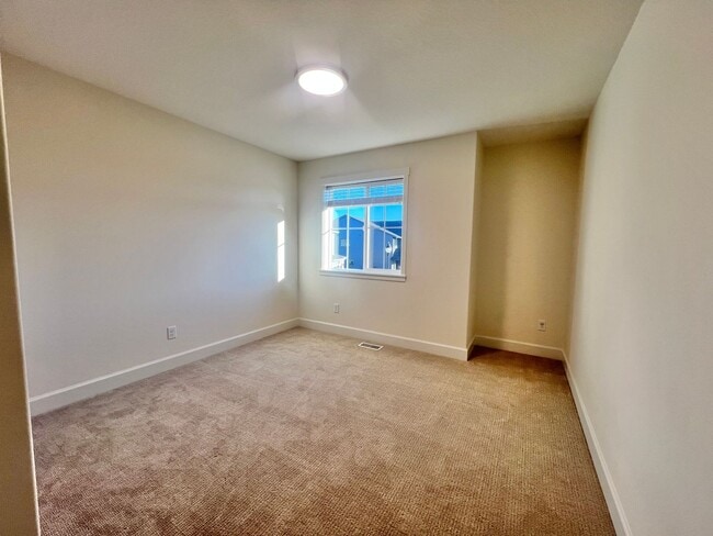 Building Photo - Gorgeous Ridgefield Home