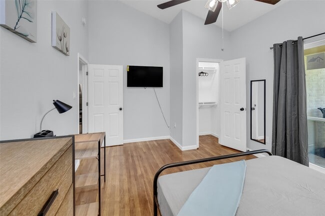 Building Photo - 5815 Schevers St