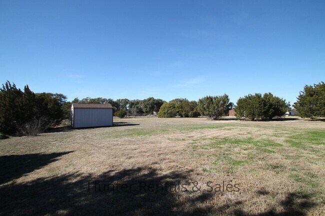 Building Photo - Chica Ranch!