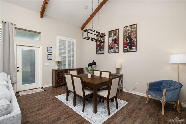 Building Photo - 18 Windsor St