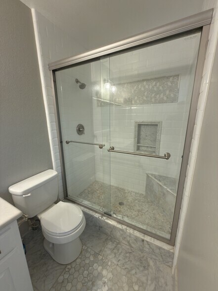 Bathroom 1 - 2338 Langhorn St