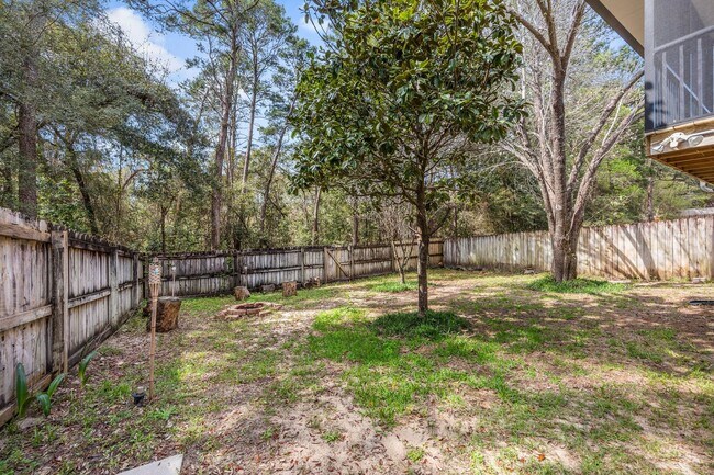 Building Photo - Modern Comfort in the Heart of Niceville!