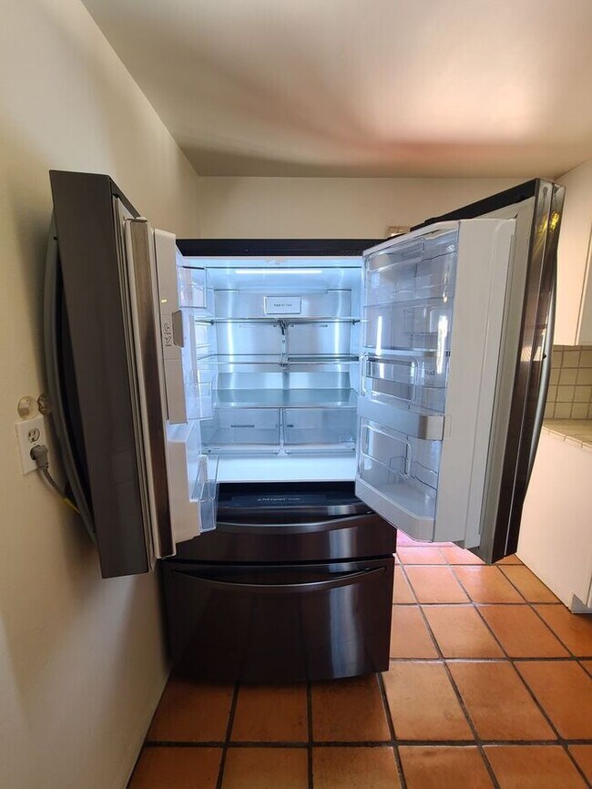 Building Photo - Charming 2 bedroom 1 bathroom