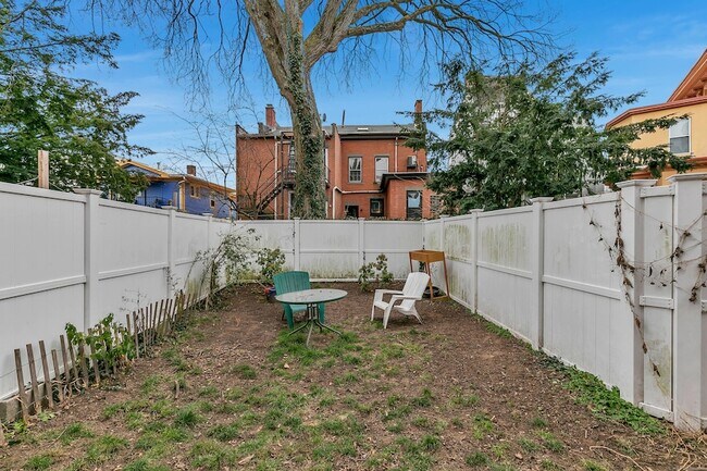 Building Photo - 108 William St