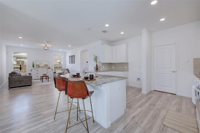 Building Photo - 468 Sheepshank Dr