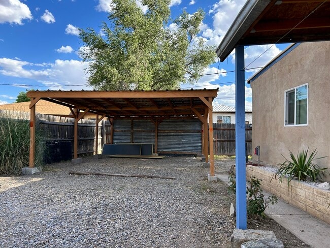 Building Photo - 607 1/2 Baca Ave