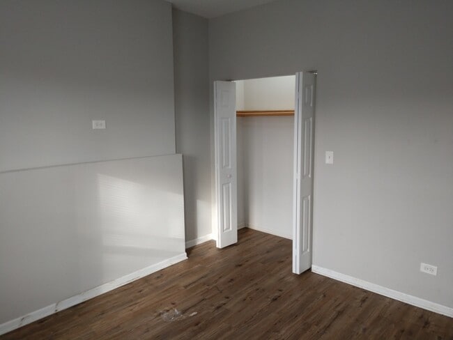 Building Photo - 6219 S Rhodes Ave