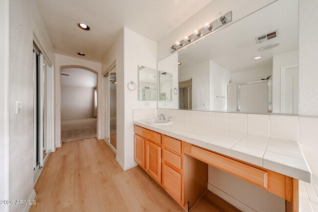 Building Photo - 5839 W Bloomfield Rd